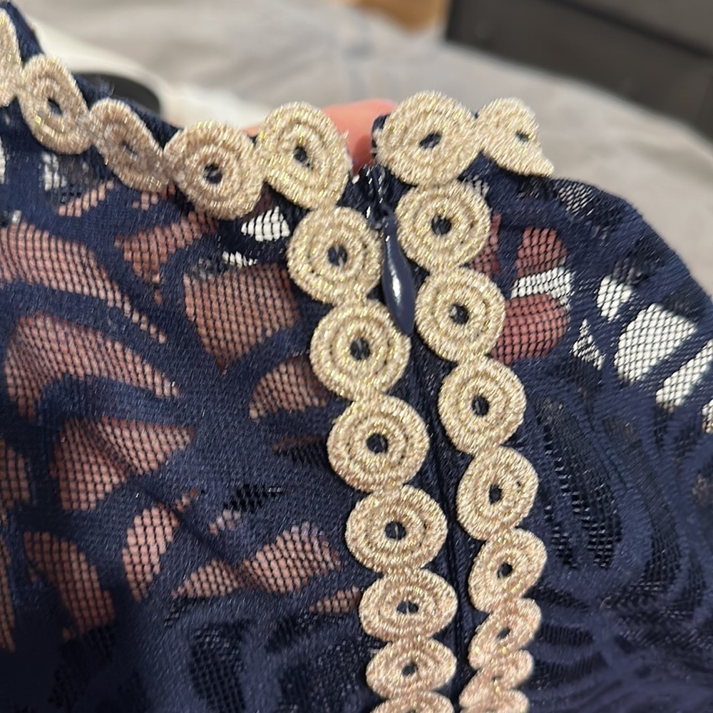 RARE💙Lilly Pulitzer Leigh Stretch Shift Dress True Navy Size 00 gold blue lace - Picture 16 of 16
